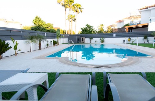 Oroklini Apartment | Luxury Self Catering Apartment With Heated Pool