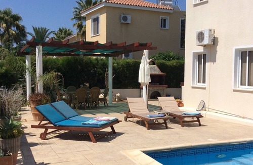 Pegeia Villa | Luxury, Superb location, All day Sun around Large Pool, Hot Tub, 3 Beds En Suite