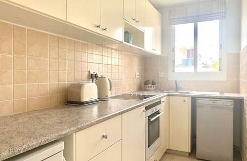 Peyia Town House | Luxury townhouse with Roof Terrace & Jacuzzi - sleeps up to 5