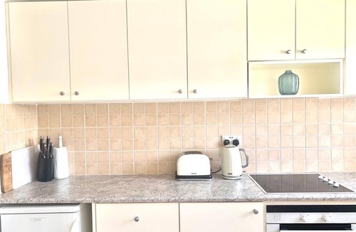 Peyia Town House | Luxury townhouse with Roof Terrace & Jacuzzi - sleeps up to 5