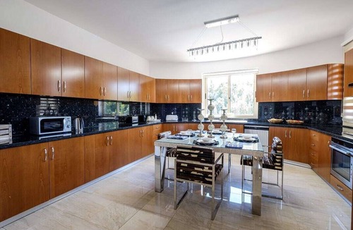 Peyia Town Villa | Luxury Villa 5 Star 7 Bdrm Private Villa: HotTub, SeaViews, Pool, Gardens