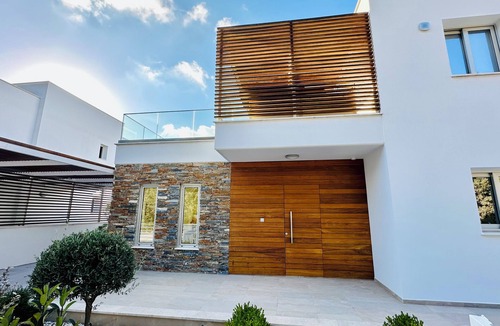Geroskipou Villa | Luxury Villa Bird of Paradise.With Private Pool close to beach and Paphos centre