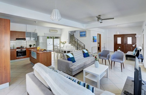 Protaras Villa | Luxury villa, overflow pool, close to beach, close to centre of Protaras