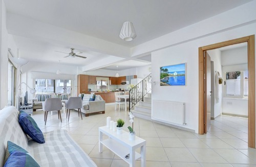 Protaras Villa | Luxury villa, overflow pool, close to beach, close to centre of Protaras