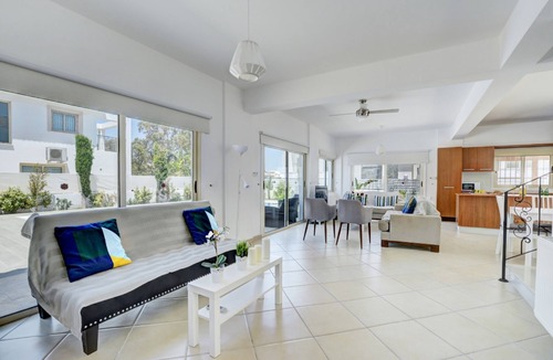 Protaras Villa | Luxury villa, overflow pool, close to beach, close to centre of Protaras