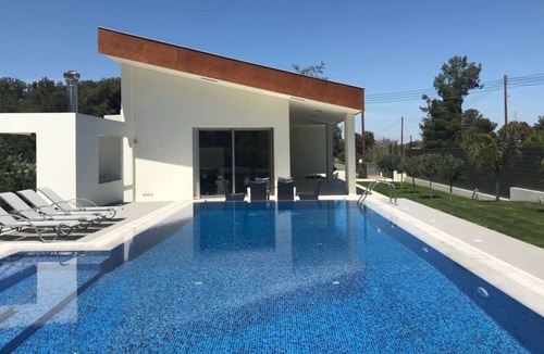Kalo Chorio House | Luxury Villa with Swimming pool at Kornos Forest
