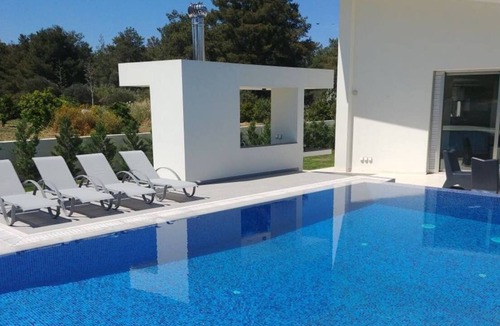 Kalo Chorio House | Luxury Villa with Swimming pool at Kornos Forest