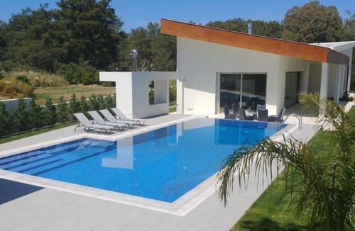 Kalo Chorio House | Luxury Villa with Swimming pool at Kornos Forest