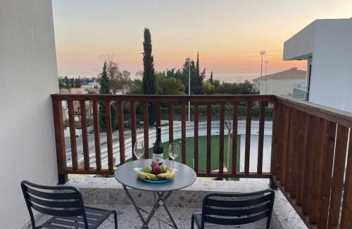 Peyia Town House | Luxury Vintage Suite