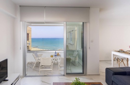 Larnaca Apartment | Mackenzie Leo Seafront Suite