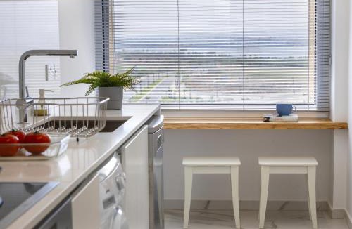 Larnaca Apartment | Mackenzie Leo Seafront Suite