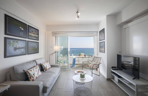Larnaca Apartment | Mackenzie Zoe Seafront Suite