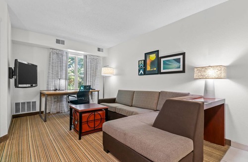Appleton Hotel | MainStay Suites Appleton Airport - Fox River Mall Area