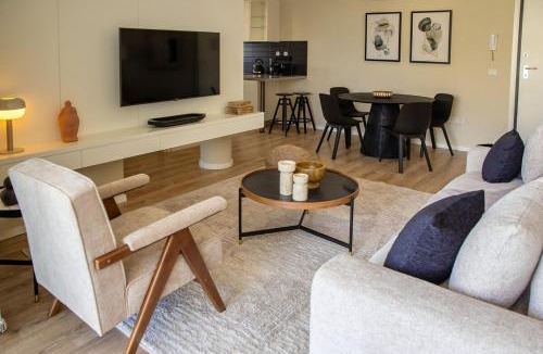 Egkomi Apartment | Maison Noire by Staycom