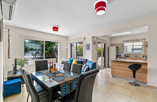 Mandria Apartment | Mandria Superb 2xbed Apartment by VICHY Holidays