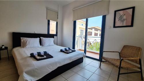 Universal House | Maria's Holiday House - Communal Pool