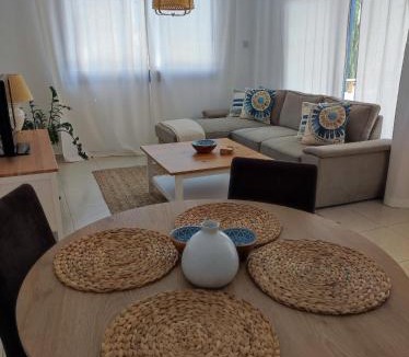 Universal Apartment | Marina Gardens