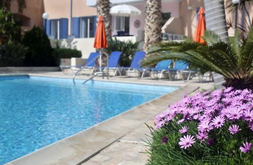 Universal Apartment | Maya's Apartment - Complimentary Paphos Airport Transport