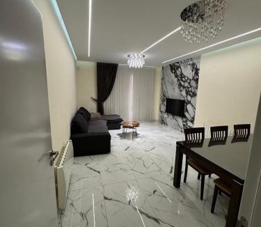 Universal House | Modern 2 bedroom Townhouse