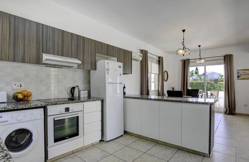 Pegeia Villa | Modern 3 bed villa + private pool Fantastic location, 4 minutes’ walk to Beach.