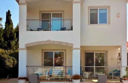 Pegeia Villa | Modern 3 bed villa + private pool Fantastic location, 4 minutes’ walk to Beach.