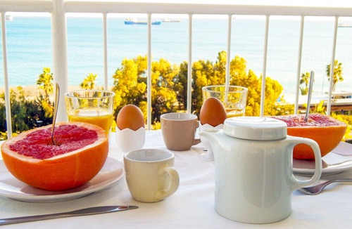 Historical Center Apartment | Modern 3 Bedroom Apartment Overlooking the Sea, 6 Guests, Free WIFI, Sat TV