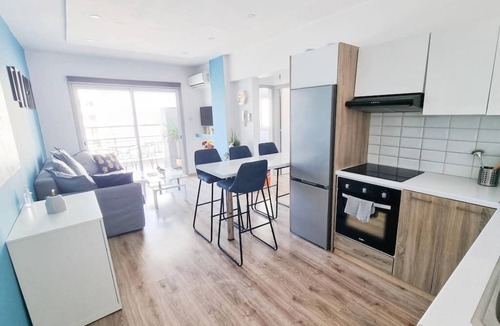 Skala Apartment | Modern Retreat: 2br Stylish Apt with Comfy Rooms!