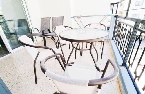 Skala Apartment | Modern Retreat: 2br Stylish Apt with Comfy Rooms!