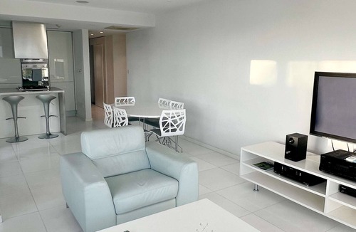 Germasogeia Apartment | Modern seafront apartment