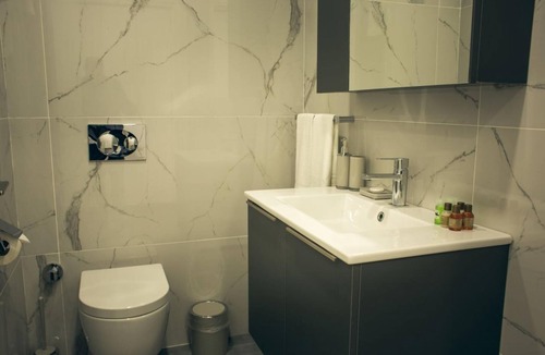 Trikomo Apartment | Modern Studio Flat with Pool Near Beach, Iskele
