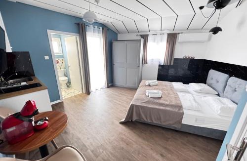 Limassol Apartment | Modern Studio Nr12 private Kitchenette, Bathroom, Balcony