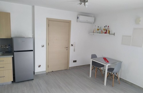 Strovolos Apartment | Modern Suite, XL balcony, parking