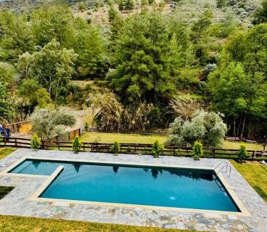 Arakapas House | Mountain Glamping Cabin With Kids Playground and Pool