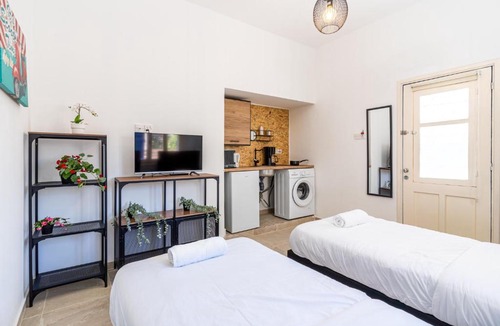 Larnaca Apartment | Mufasa Studio in Larnaca w/Terrace