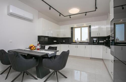 Kissonerga Villa | MyCyprusStay - Jo's Sunny SeaView Villa