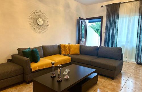 Universal House | Nanas Vacation House