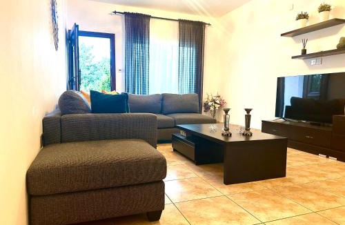 Universal House | Nanas Vacation House