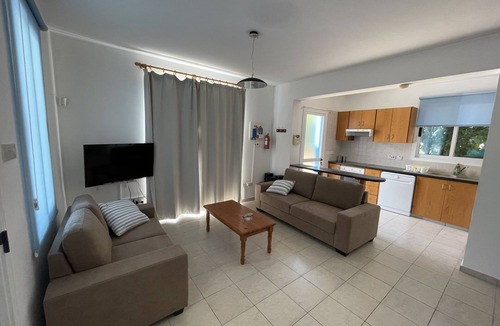 Chlorakas House | Near the Sea! Family Friendly, Mediterranean style Bungalow, Special Offer!