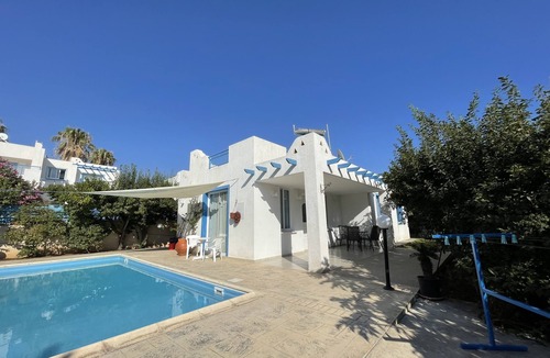 Chlorakas House | Near the Sea! Family Friendly, Mediterranean style Bungalow, Special Offer!