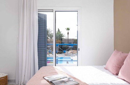 Universal House | Nephele Stylish Townhouse by Nomads