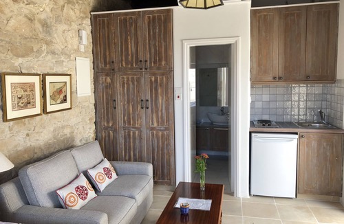 Agios Athanasios Apartment | Nikis House