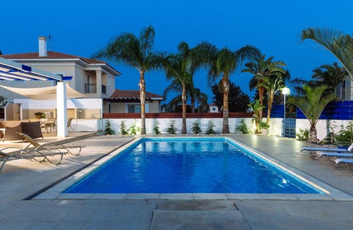 Pervolia Villa | Nirvana Seaside Villa
