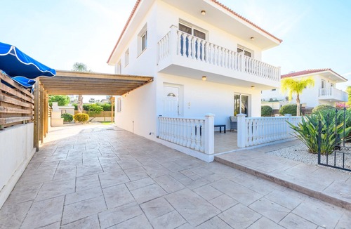 Ayia Napa Villa | Nissi Gardens Villa - 3 bedroom sunny villa with beautiful garden