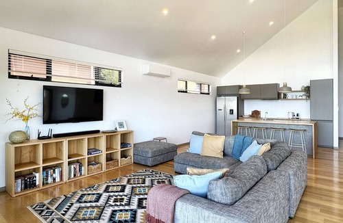 Denmark House | Nullaki Views on Russell: Walk to town, inlet & sky views