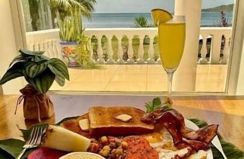 Corn Island Hotel | Ocean Front Room - 102