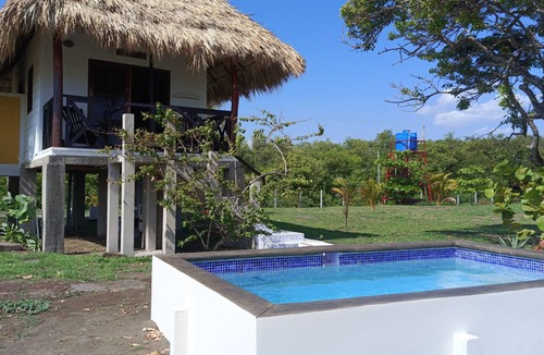 Leon Cottage | Oceanfront Studio Escape with Plunge Pool at Playa Tesoro