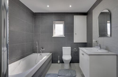 Oroklini Villa | Oceanic Pearl Villa Deluxe - 200m from beach