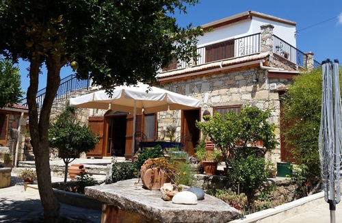 Anogyra Villa | Old Stone Villa 3 Beds with access to restaurant/cafe and shared pool
