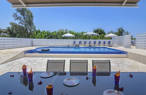 Pegeia House | Oniros 2 Villa with private swimming pool in the Sea Caves
