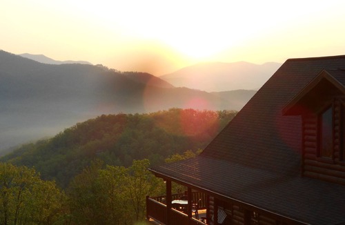 Whittier Cabin | "Over the Edge" Cabin with Amazing Views! Last minute discounts for September !